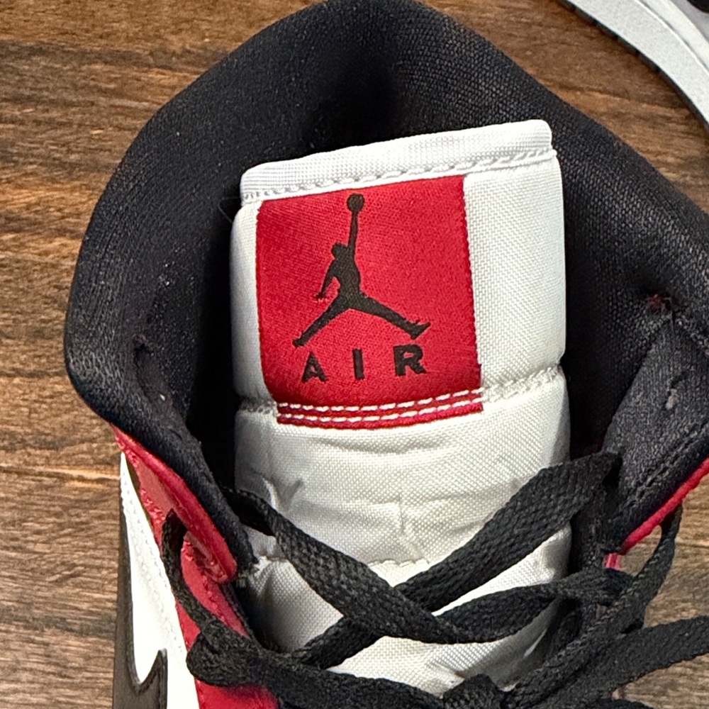 Nike Jordan 1 Retro basketball Black and Red Mid Sneakers - Picture 2 of 8